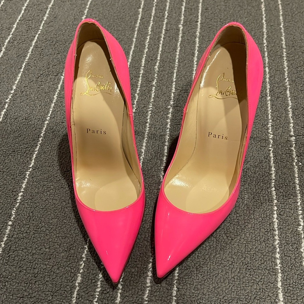 Christian Louboutin So Kate size 37 in pink patent color